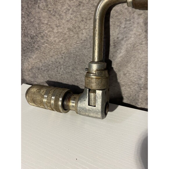 Vintage Bit Brace Hand Drill - Universal Jaws - Ratcheting Woodworking Tool - Picture 4 of 12